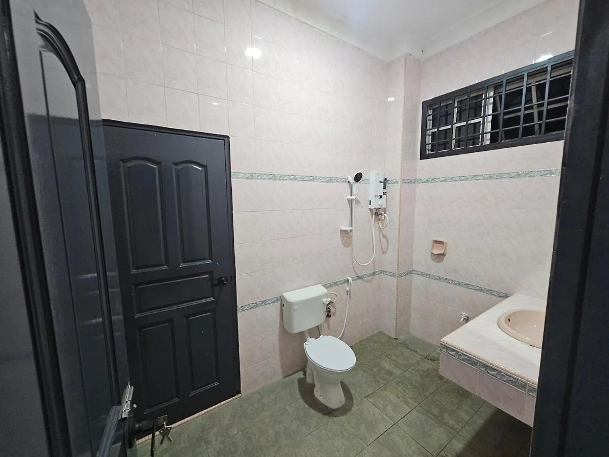 Apartament 2Nd Floor Of A Bunglow House At Nong Chik, Jb Johor Bahru Malezja