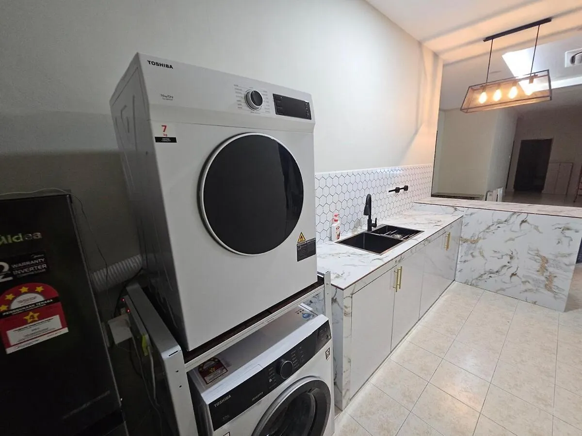 2Nd Floor Of A Bunglow House At Nong Chik, Jb Johor Bahru 0*,
