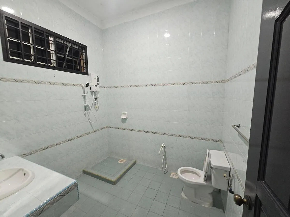 2Nd Floor Of A Bunglow House At Nong Chik, Jb Johor Bahru Lägenhet
