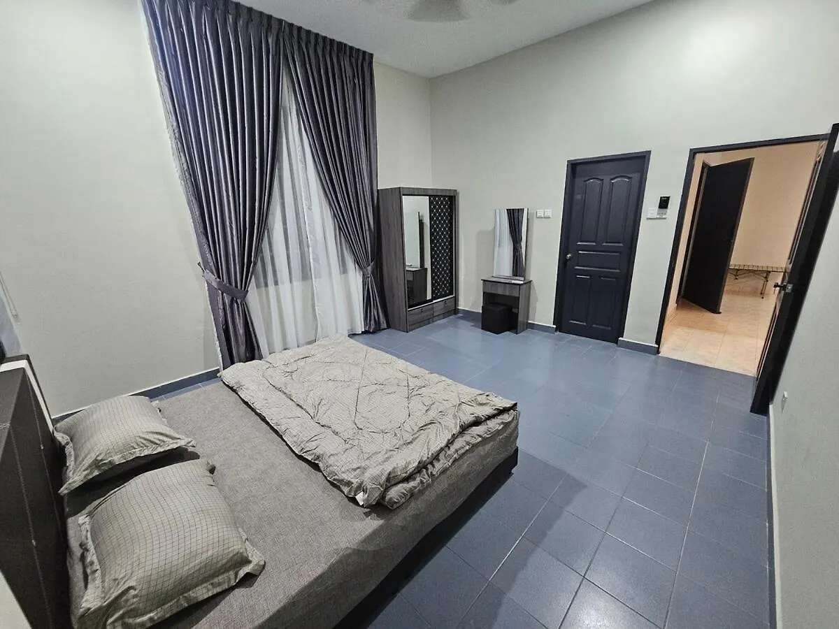 2Nd Floor Of A Bunglow House At Nong Chik, Jb Johor Bahru